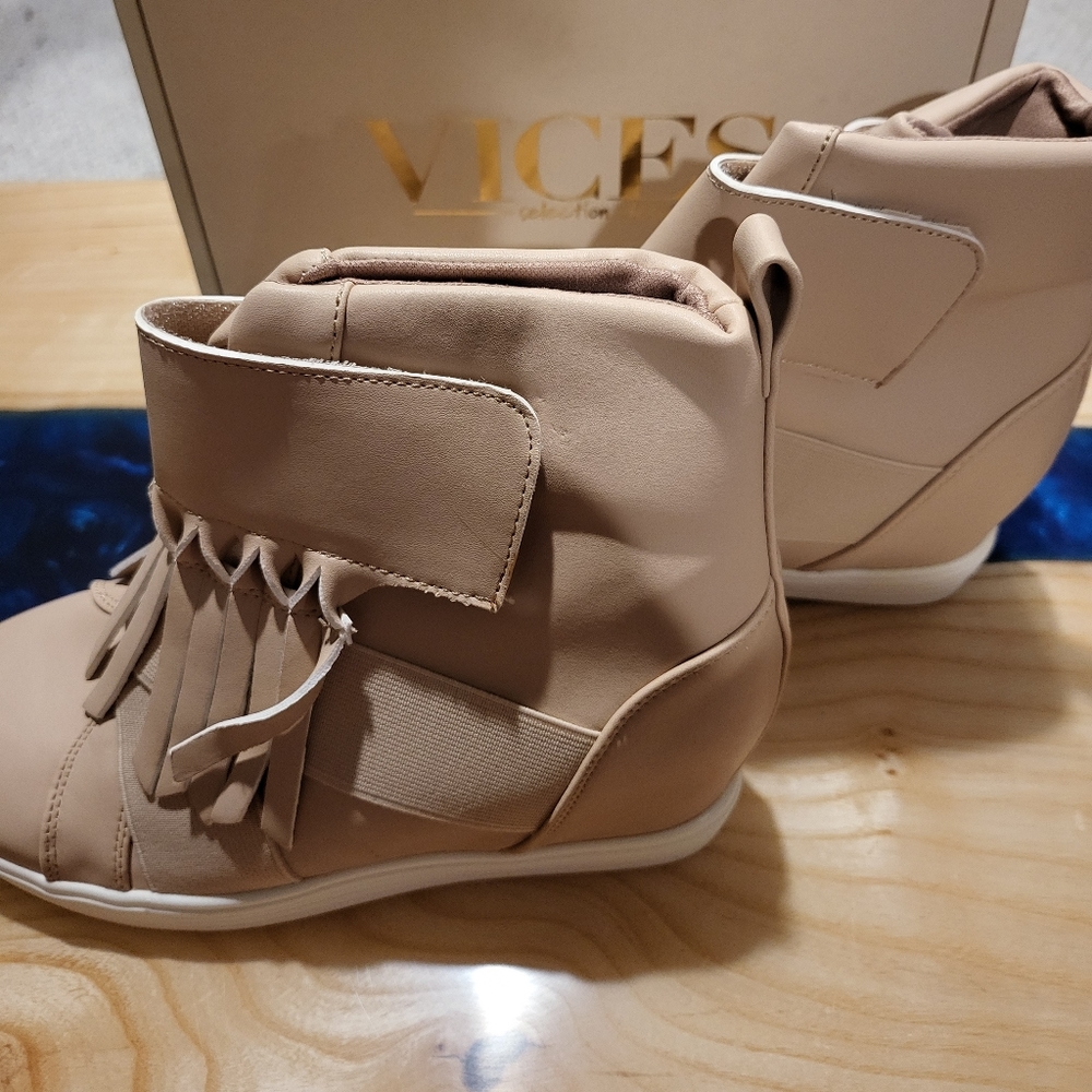 NIB Vices Beige Fringe Booties